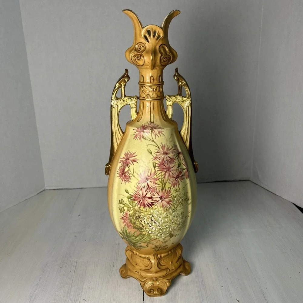 ANTIQUE ROYAL WETTINA FOOTED VASE-AUSTRIA-ROBERT‎ HANKE LATE 19th CENTURY 1508